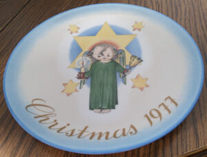 Schmid Brothers 1977 Christmas Plate "Herald Angel" By Sister Breta Hummel
